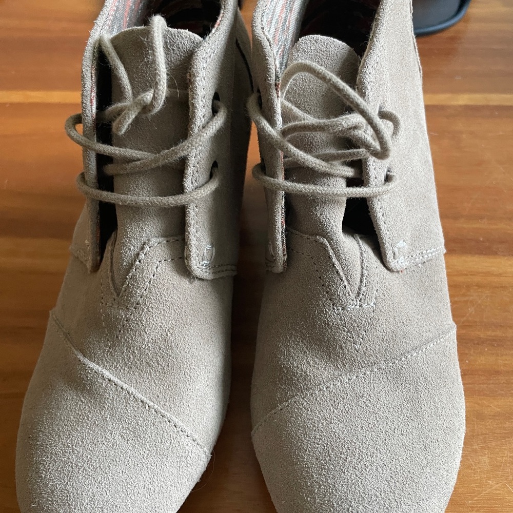 Toms suede heels
